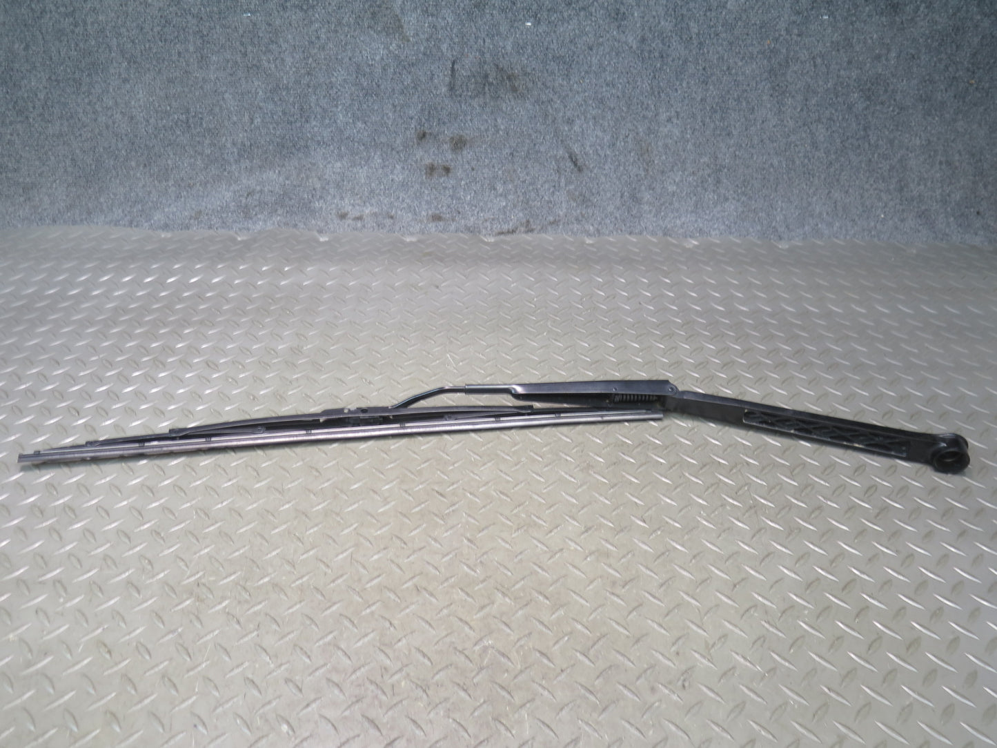98-05 Lexus UZS160 GS300 GS400 GS430 Set of 2 Front Left & Right Wiper Arm OEM
