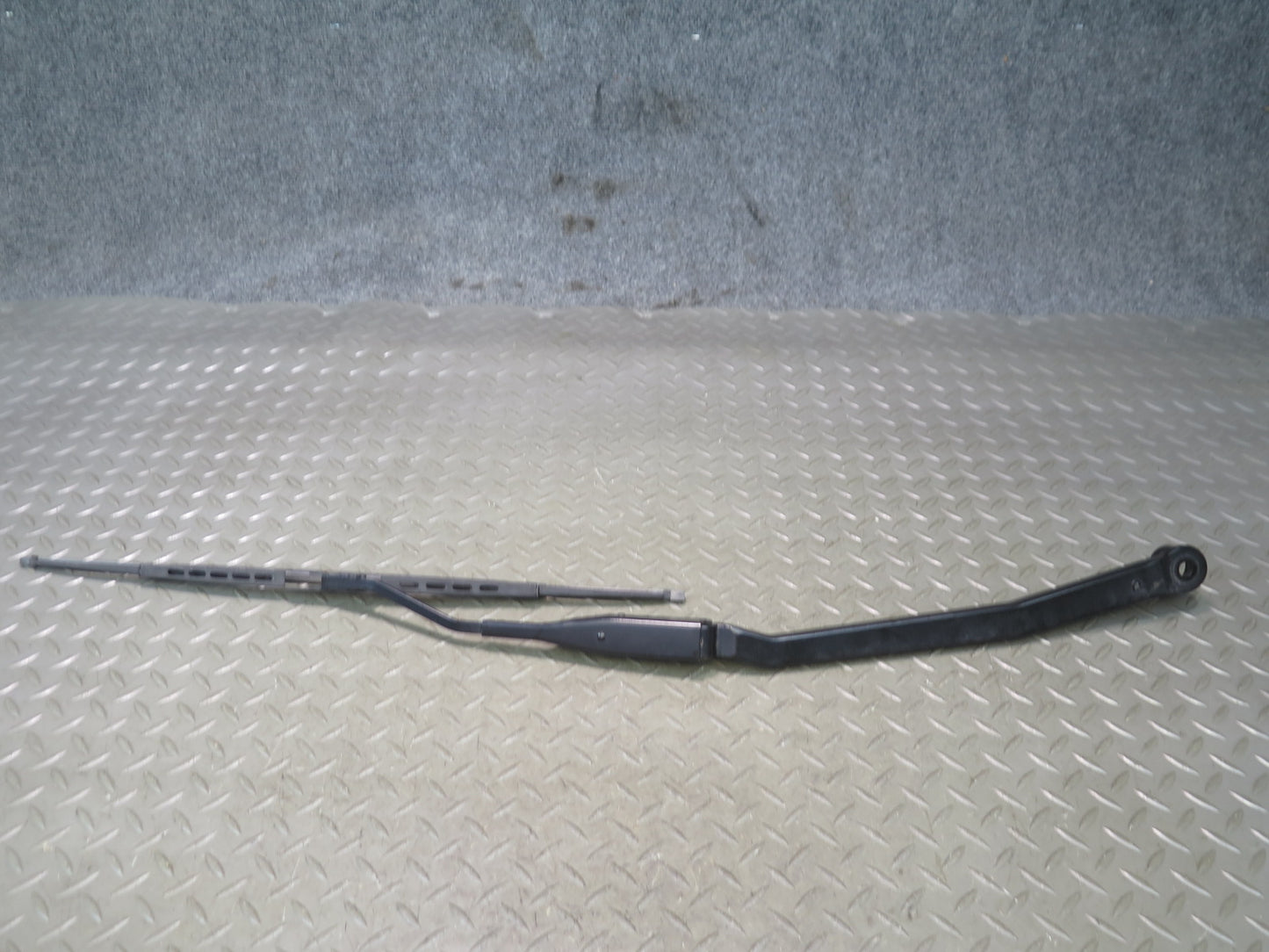 98-05 Lexus UZS160 GS300 GS400 GS430 Set of 2 Front Left & Right Wiper Arm OEM