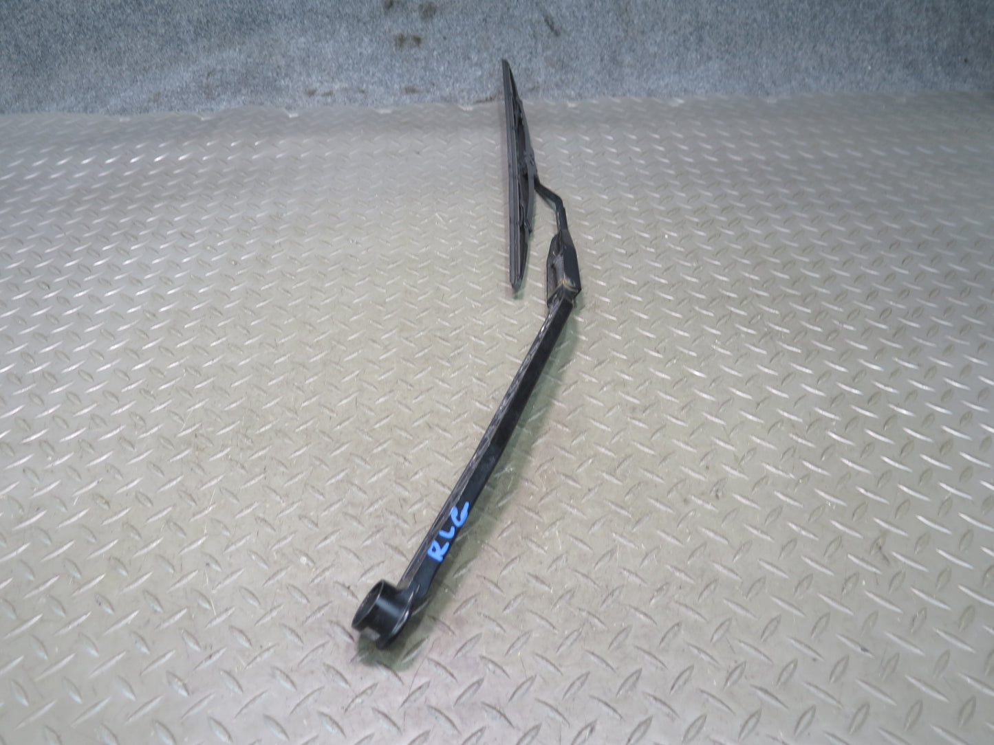 98-05 Lexus UZS160 GS300 GS400 GS430 Set of 2 Front Left & Right Wiper Arm OEM