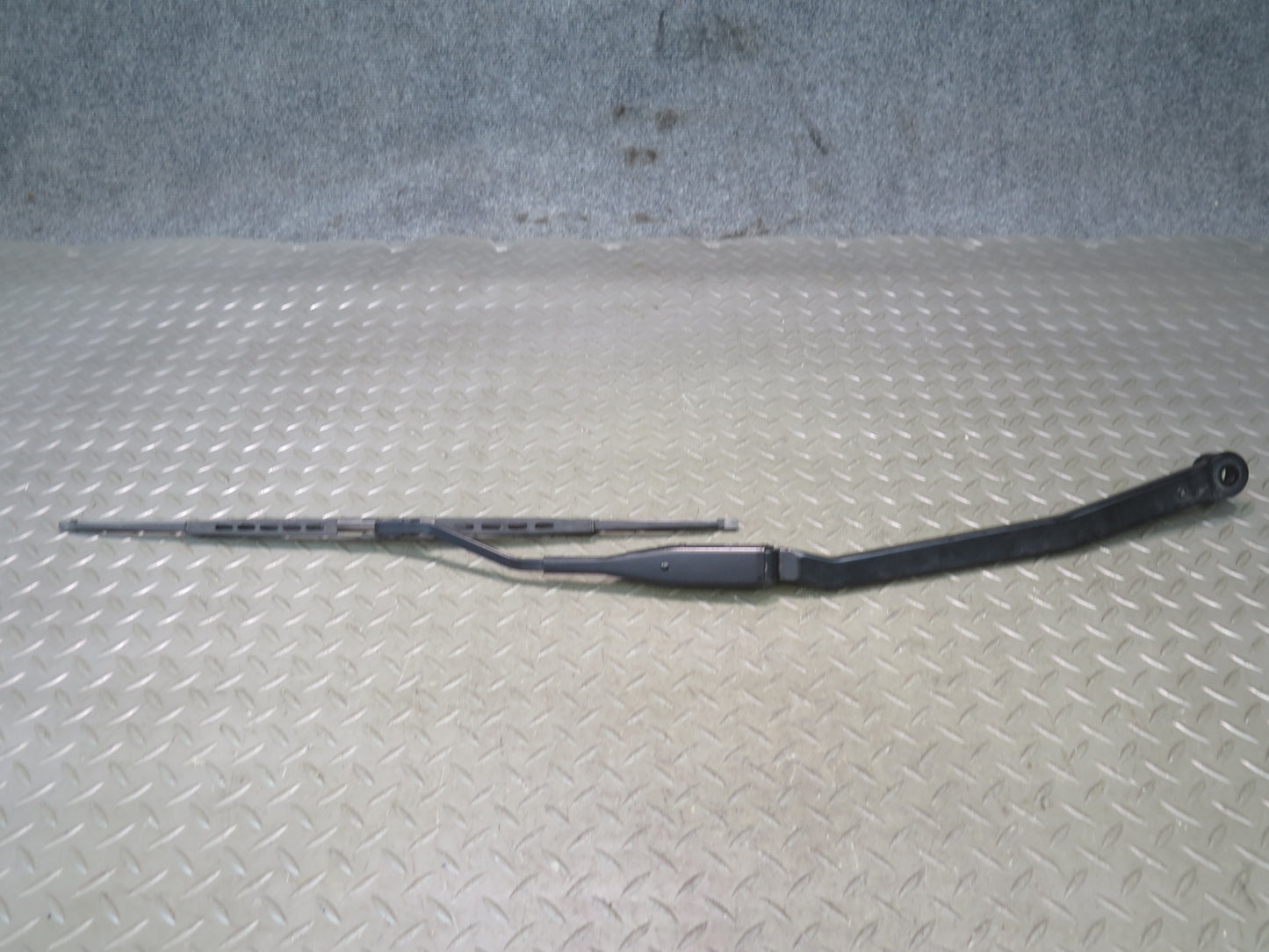 98-05 Lexus UZS160 GS300 GS400 GS430 Set of 2 Front Left & Right Wiper Arm OEM