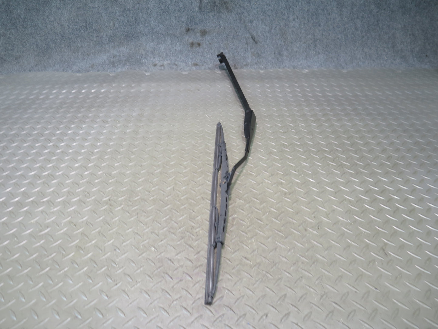 98-05 Lexus UZS160 GS300 GS400 GS430 Set of 2 Front Left & Right Wiper Arm OEM