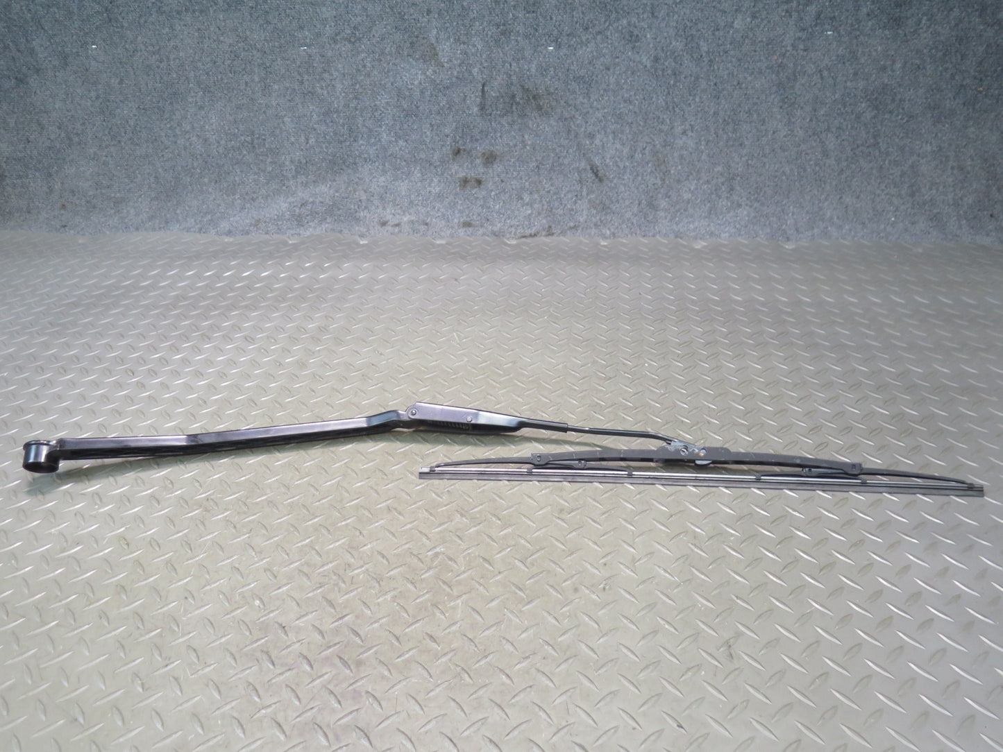 98-05 Lexus UZS160 GS300 GS400 GS430 Set of 2 Front Left & Right Wiper Arm OEM