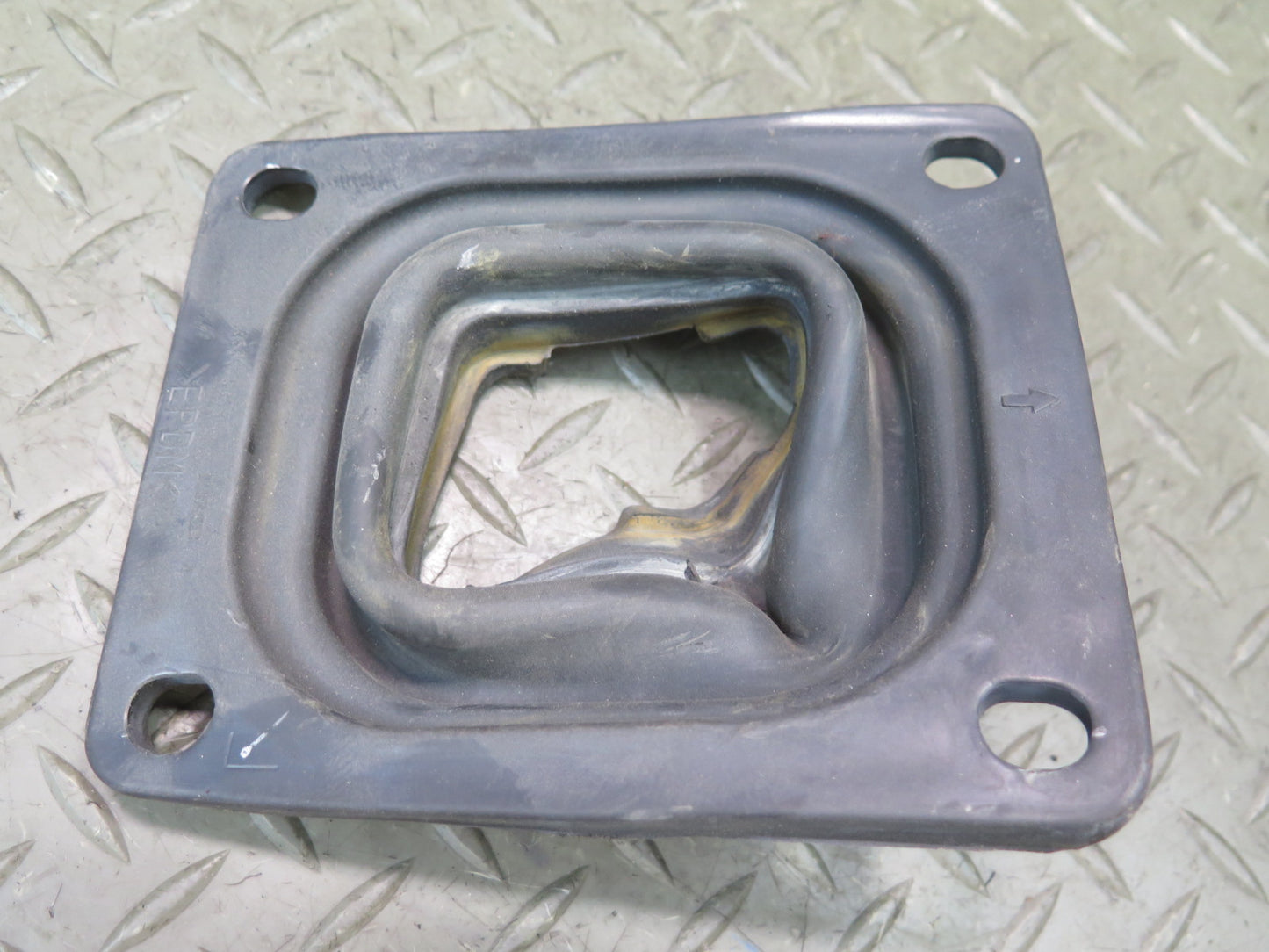 02-05 Lexus JCE10L IS300 M/T Shifter Tunnel Cover Panel w Bracket & Seal Set OEM