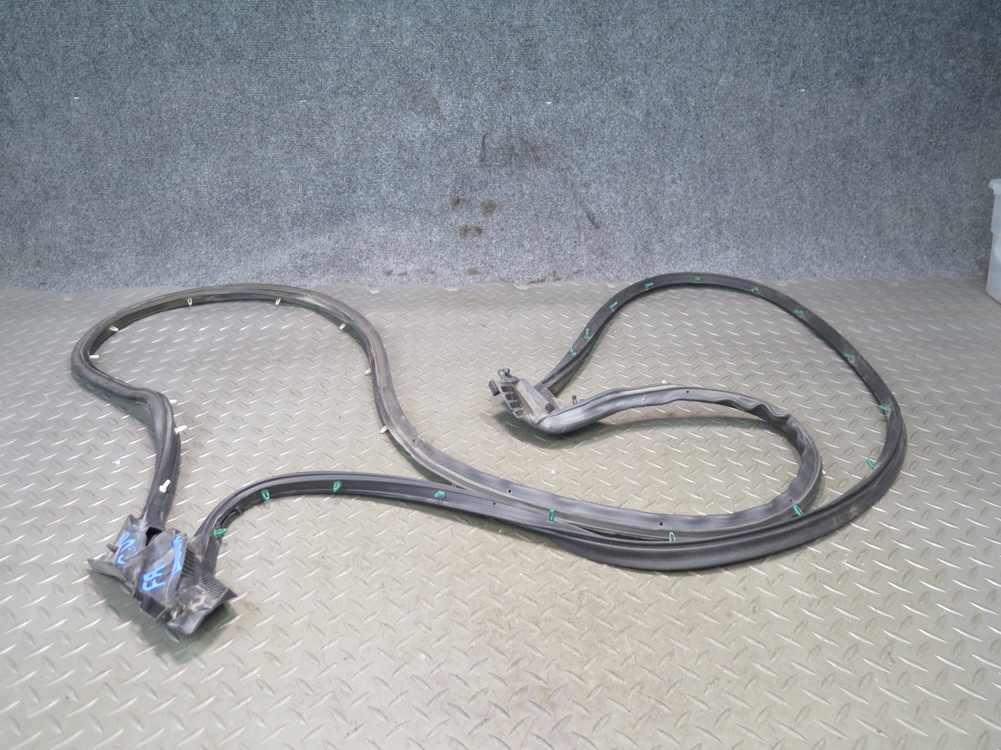 14-19 Chevrolet Corvette C7 Right Door Weatherstrip Rubber Seal 84008529 OEM