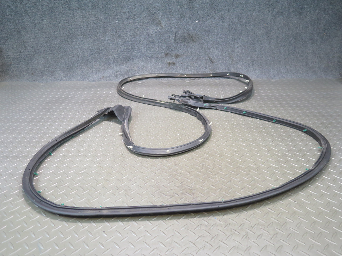 14-19 Chevrolet Corvette C7 Right Door Weatherstrip Rubber Seal 84008529 OEM