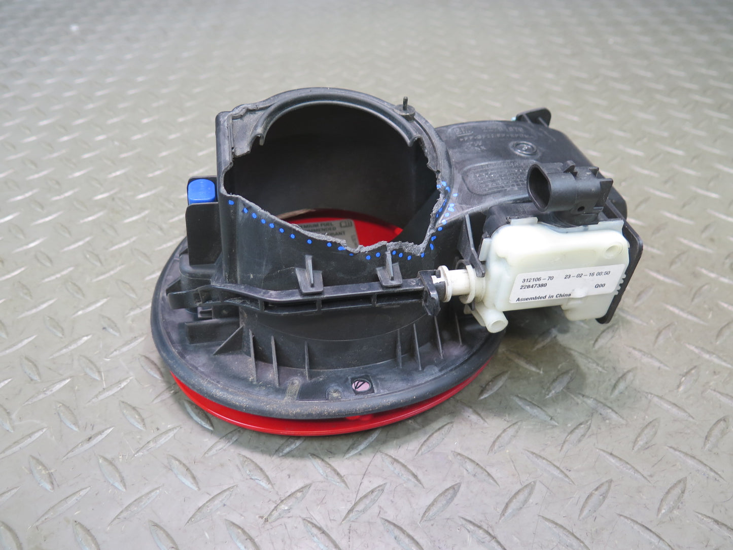 15-19 Chevrolet Corvette C7  Fuel Tank Filler Door Lid w Actuator OEM