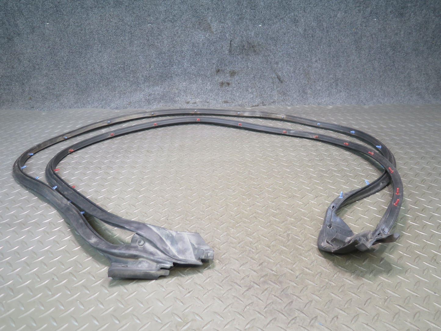 14-19 Chevrolet Corvette C7 Left Door Weatherstrip Rubber Seal 84008528 OEM
