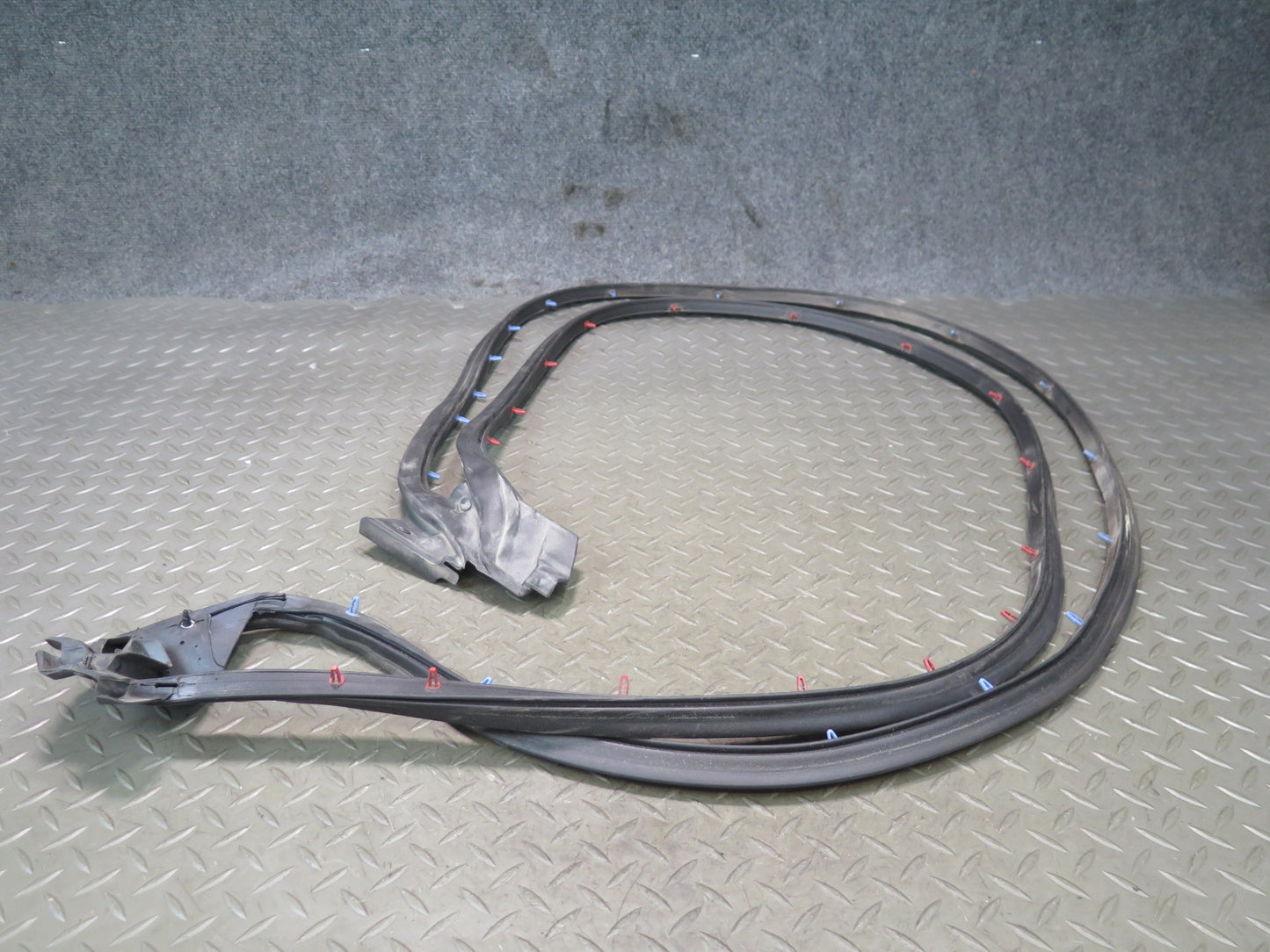 14-19 Chevrolet Corvette C7 Left Door Weatherstrip Rubber Seal 84008528 OEM