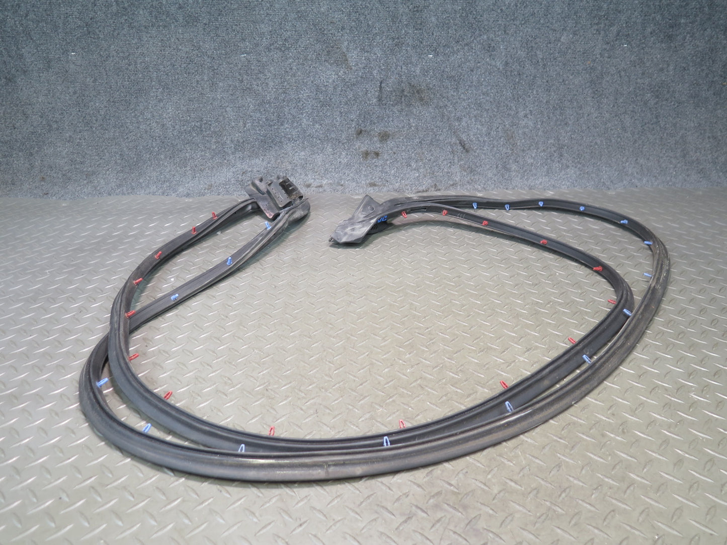 14-19 Chevrolet Corvette C7 Left Door Weatherstrip Rubber Seal 84008528 OEM