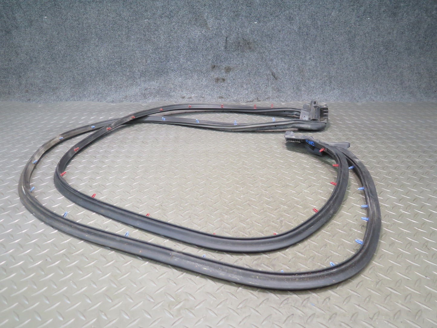 14-19 Chevrolet Corvette C7 Left Door Weatherstrip Rubber Seal 84008528 OEM