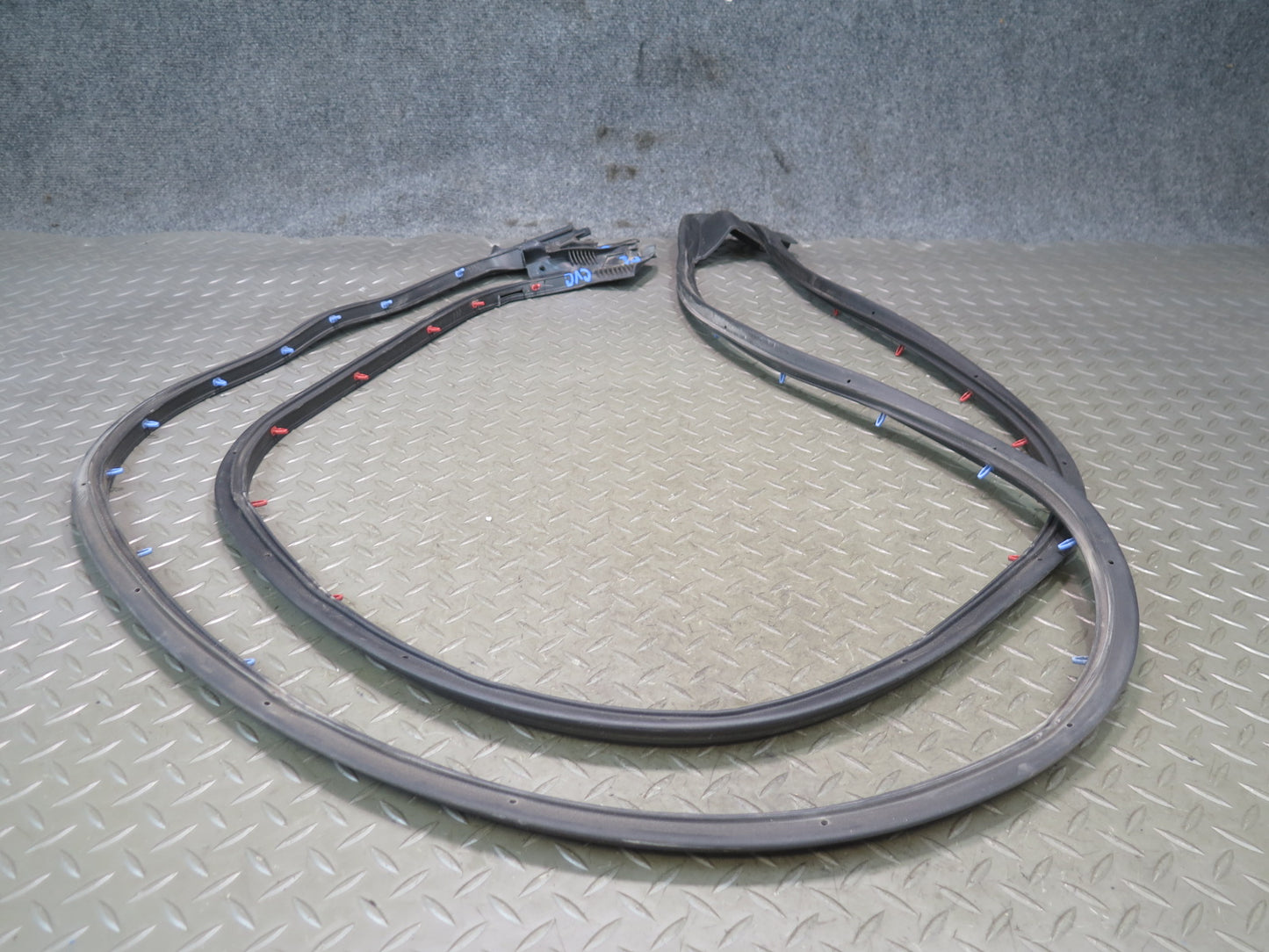 14-19 Chevrolet Corvette C7 Left Door Weatherstrip Rubber Seal 84008528 OEM