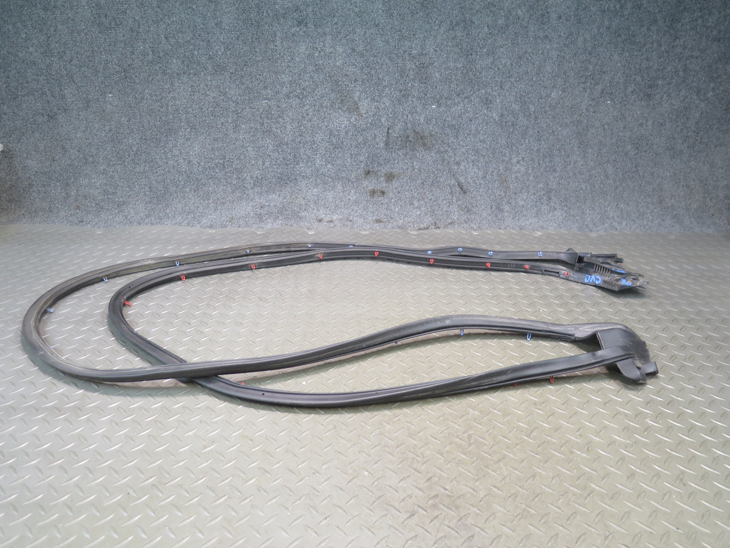 14-19 Chevrolet Corvette C7 Left Door Weatherstrip Rubber Seal 84008528 OEM