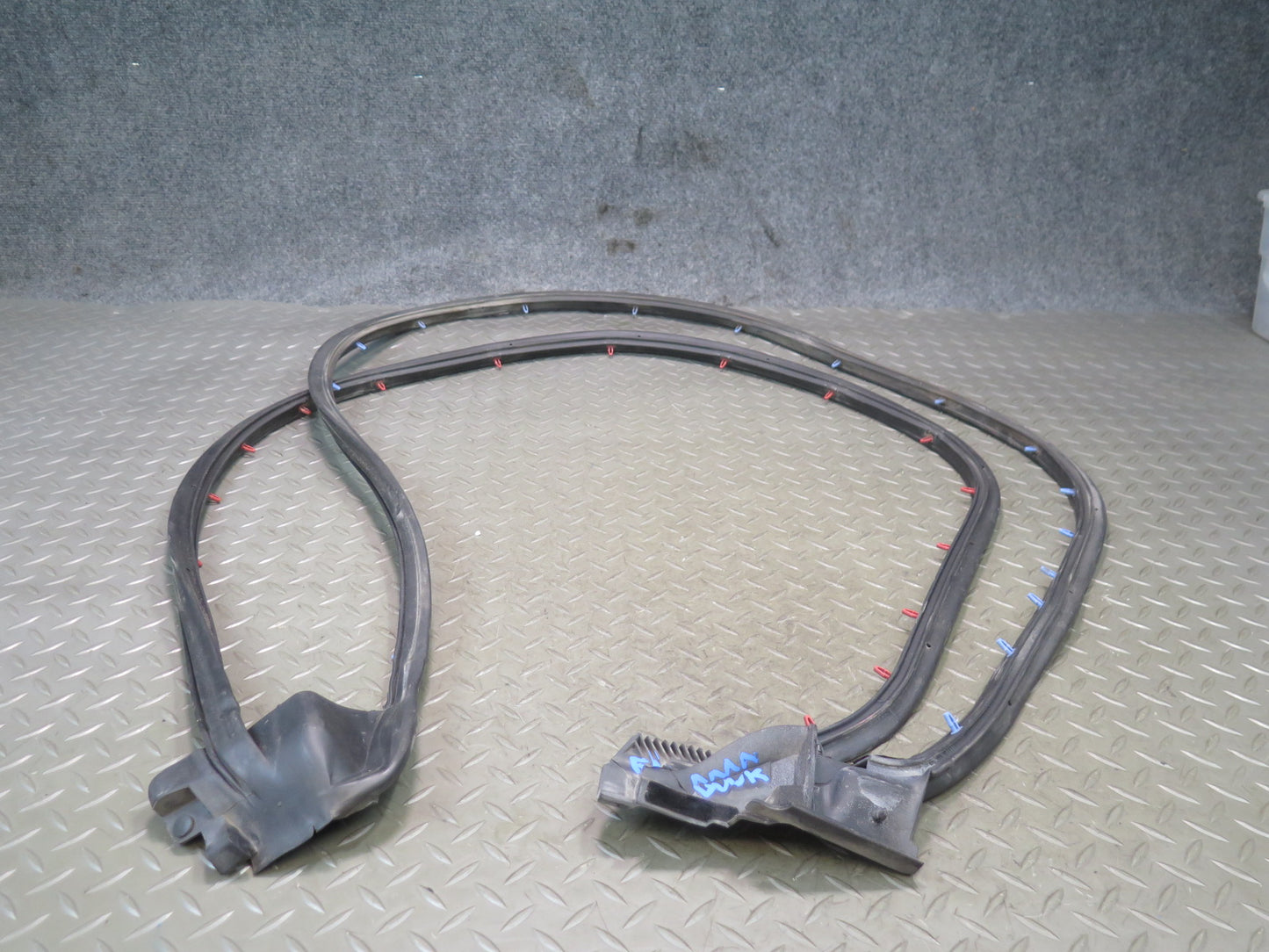 14-19 Chevrolet Corvette C7 Left Door Weatherstrip Rubber Seal 84008528 OEM