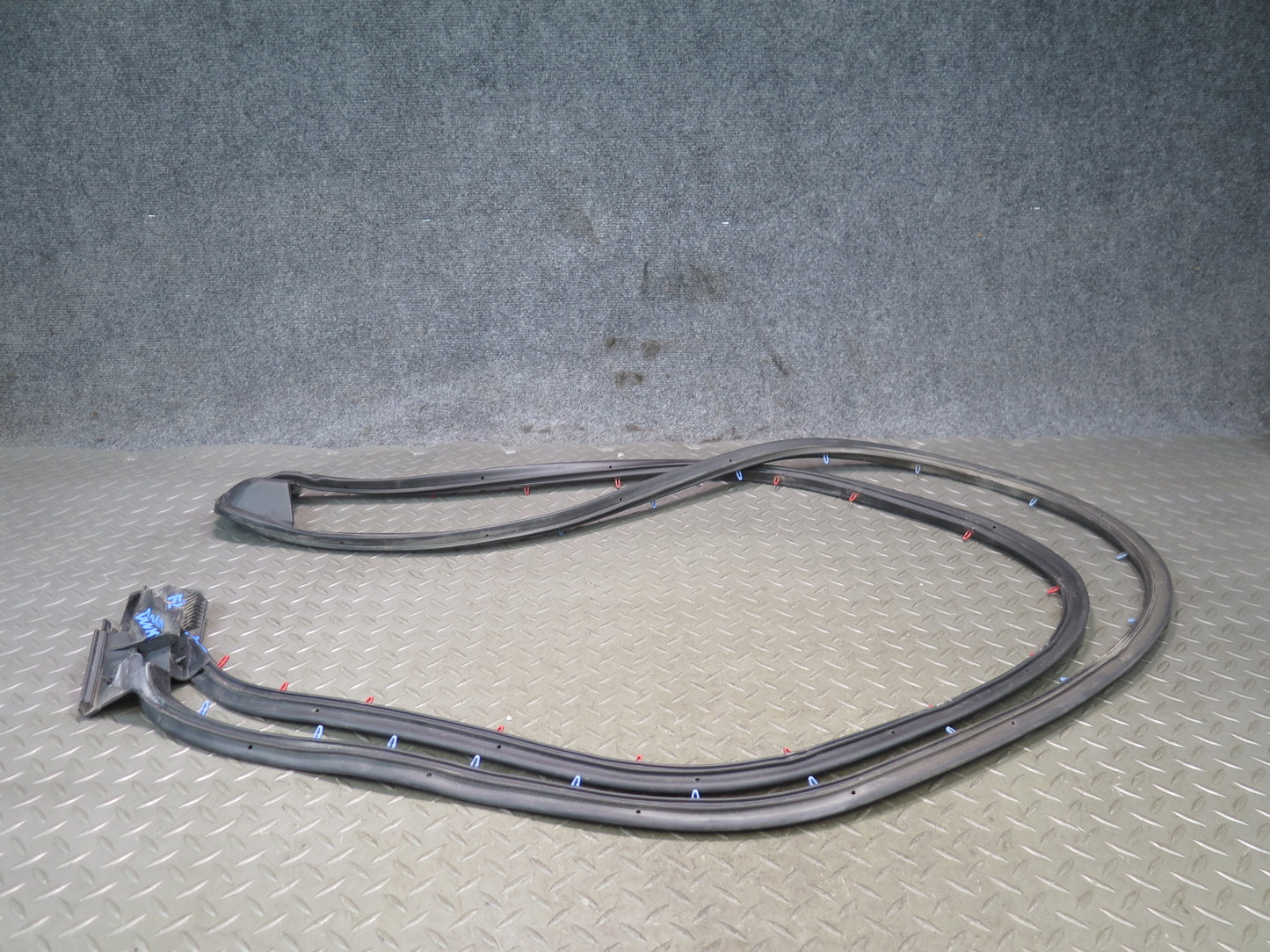 14-19 Chevrolet Corvette C7 Left Door Weatherstrip Rubber Seal 84008528 OEM