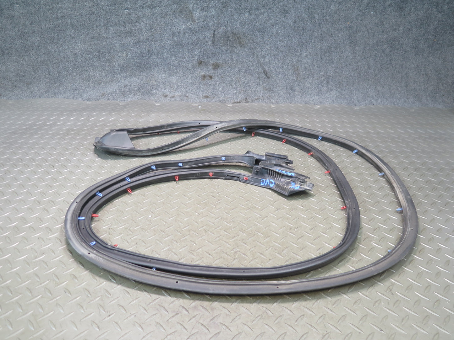 14-19 Chevrolet Corvette C7 Left Door Weatherstrip Rubber Seal 84008528 OEM