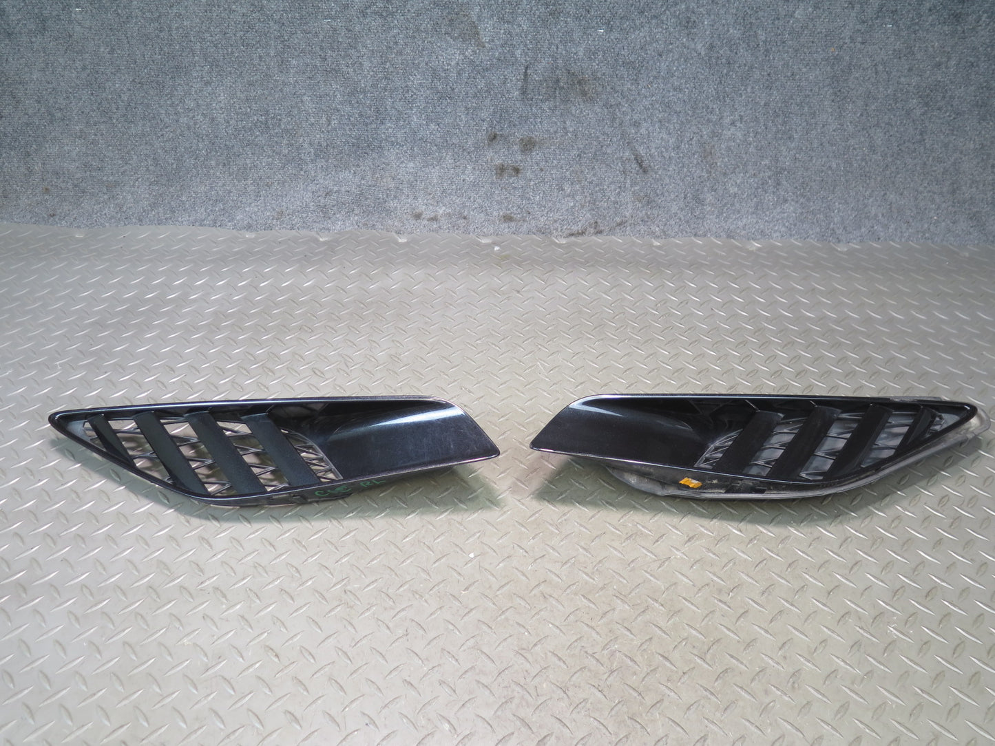 14-19 Chevrolet Corvette C7 Set of 2 Rear Quarter Air Vent Scoop Bezel Panel OEM