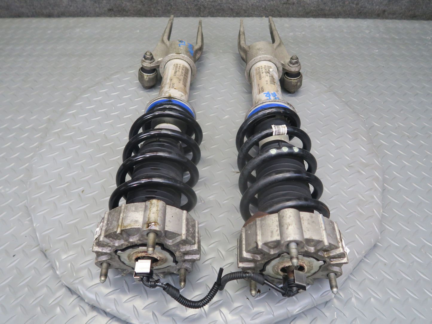 2014-2016 Porsche Panamera 4 970 Front Left & Right Side Shock Strut Support Set
