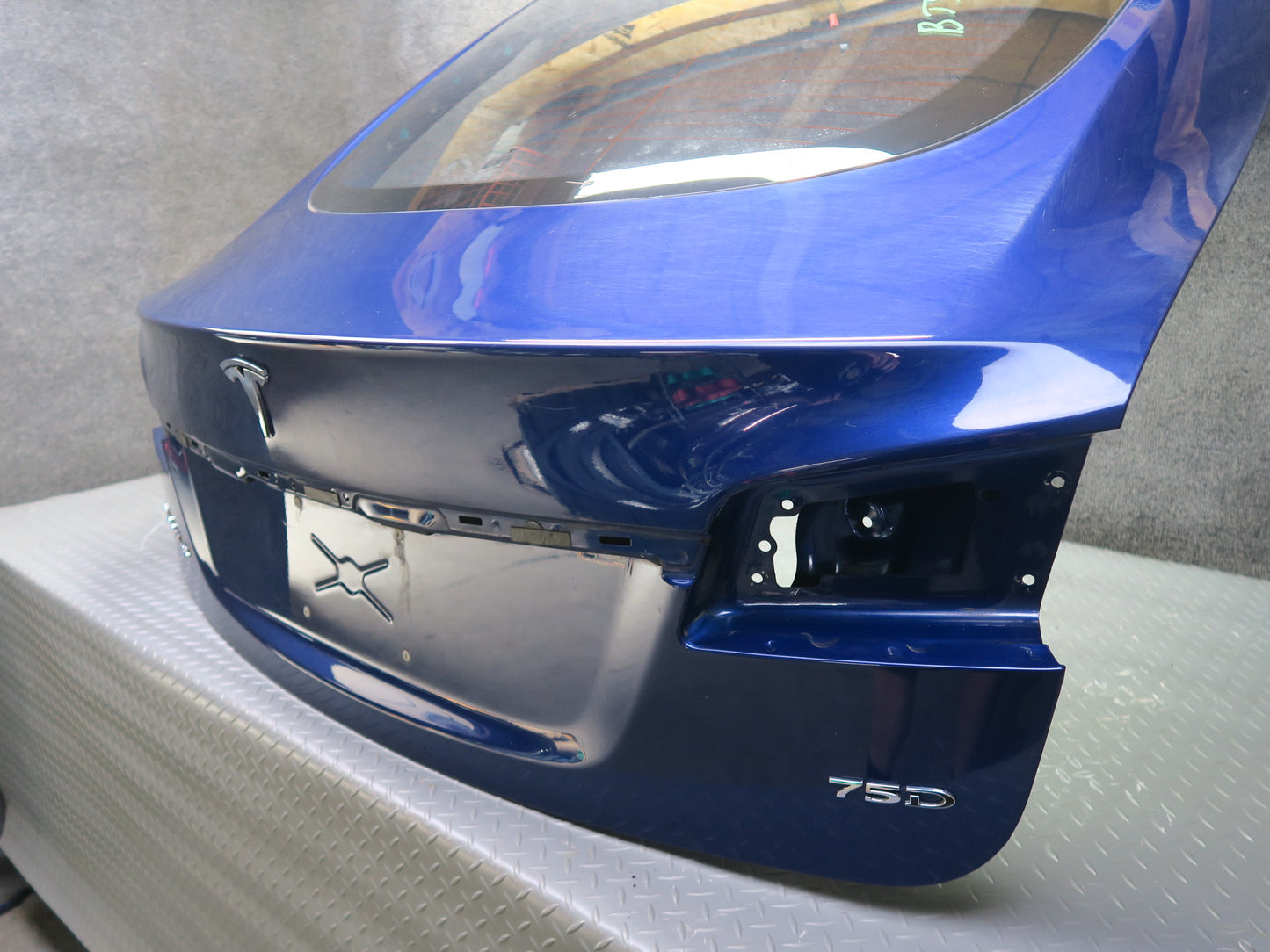 2016-2019 Tesla Model S 75D Rear Trunk Lid Liftgate Tailgate W/ Glass Blue