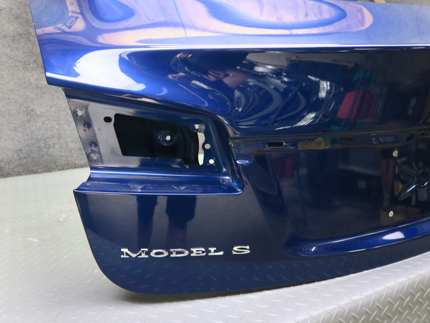 2016-2019 Tesla Model S 75D Rear Trunk Lid Liftgate Tailgate W/ Glass Blue