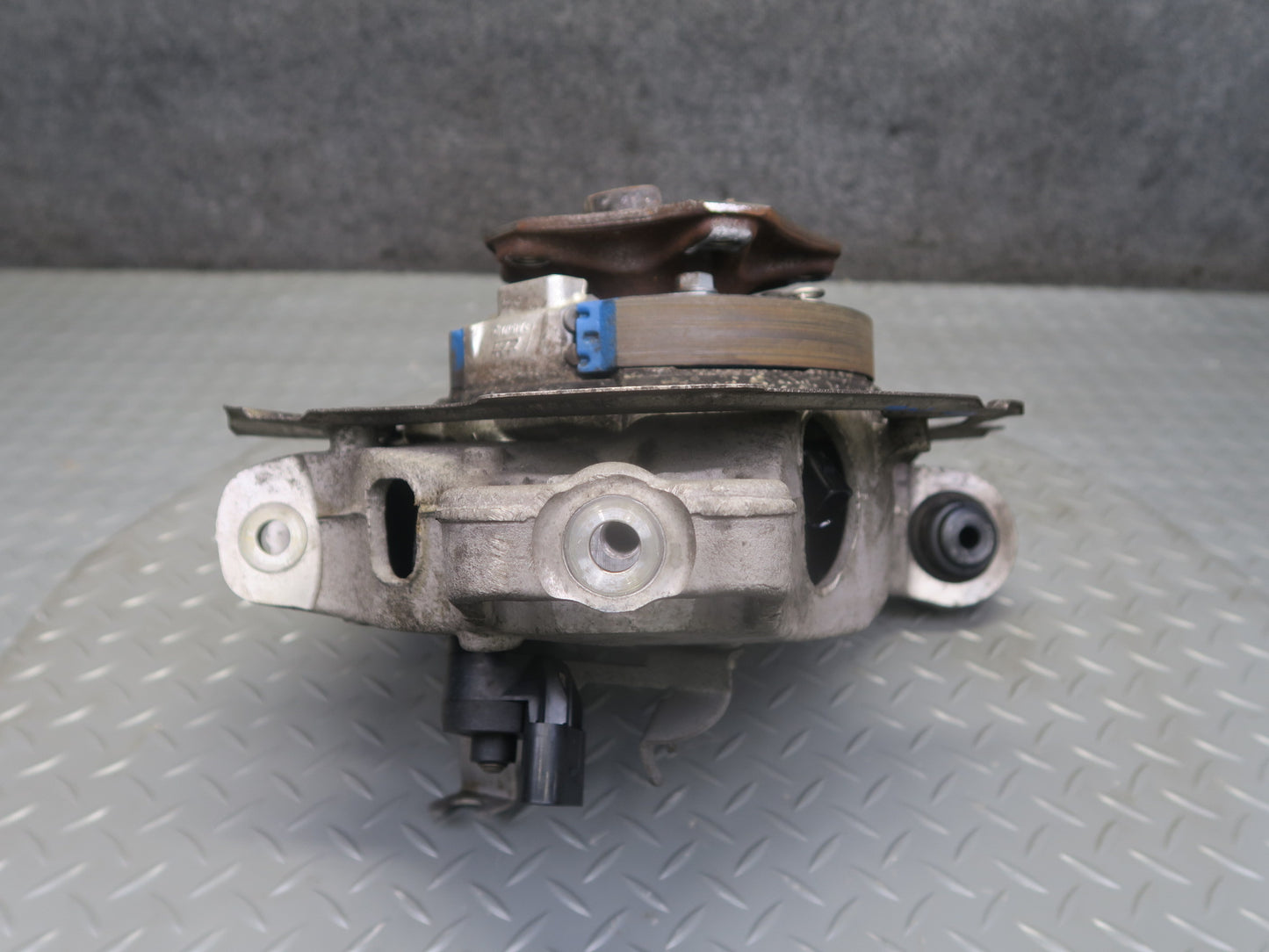 2014-2016 Porsche Panamera 4 970 Rear Left Spindle Knuckle Wheel Hub Bearing