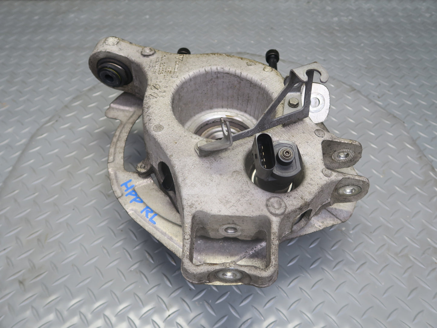 2014-2016 Porsche Panamera 4 970 Rear Left Spindle Knuckle Wheel Hub Bearing