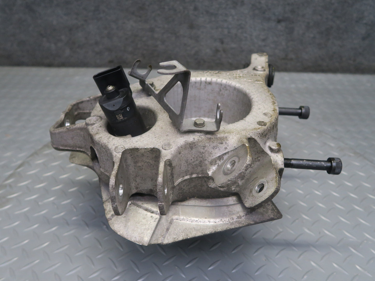 2014-2016 Porsche Panamera 4 970 Rear Left Spindle Knuckle Wheel Hub Bearing