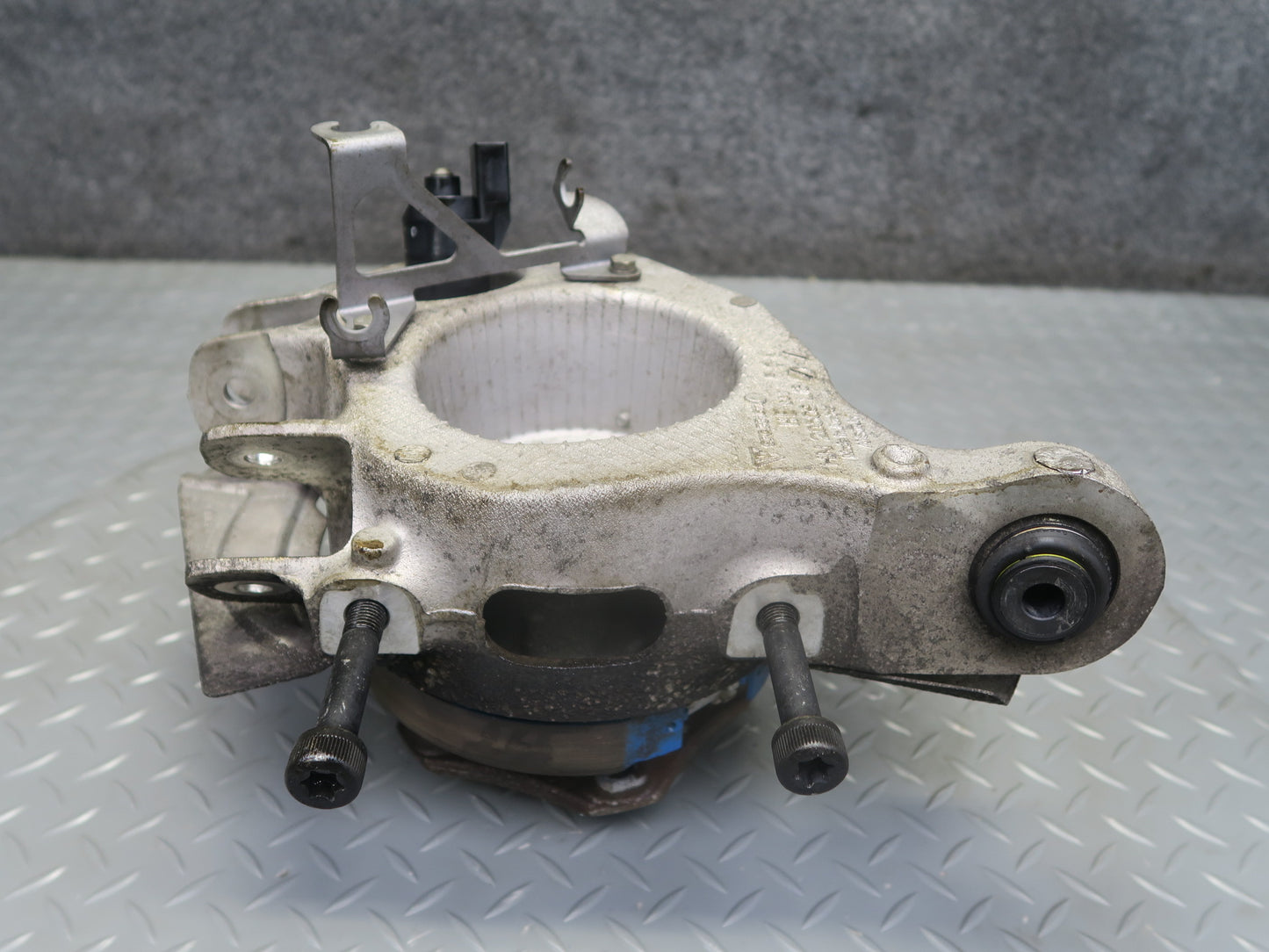 2014-2016 Porsche Panamera 4 970 Rear Left Spindle Knuckle Wheel Hub Bearing