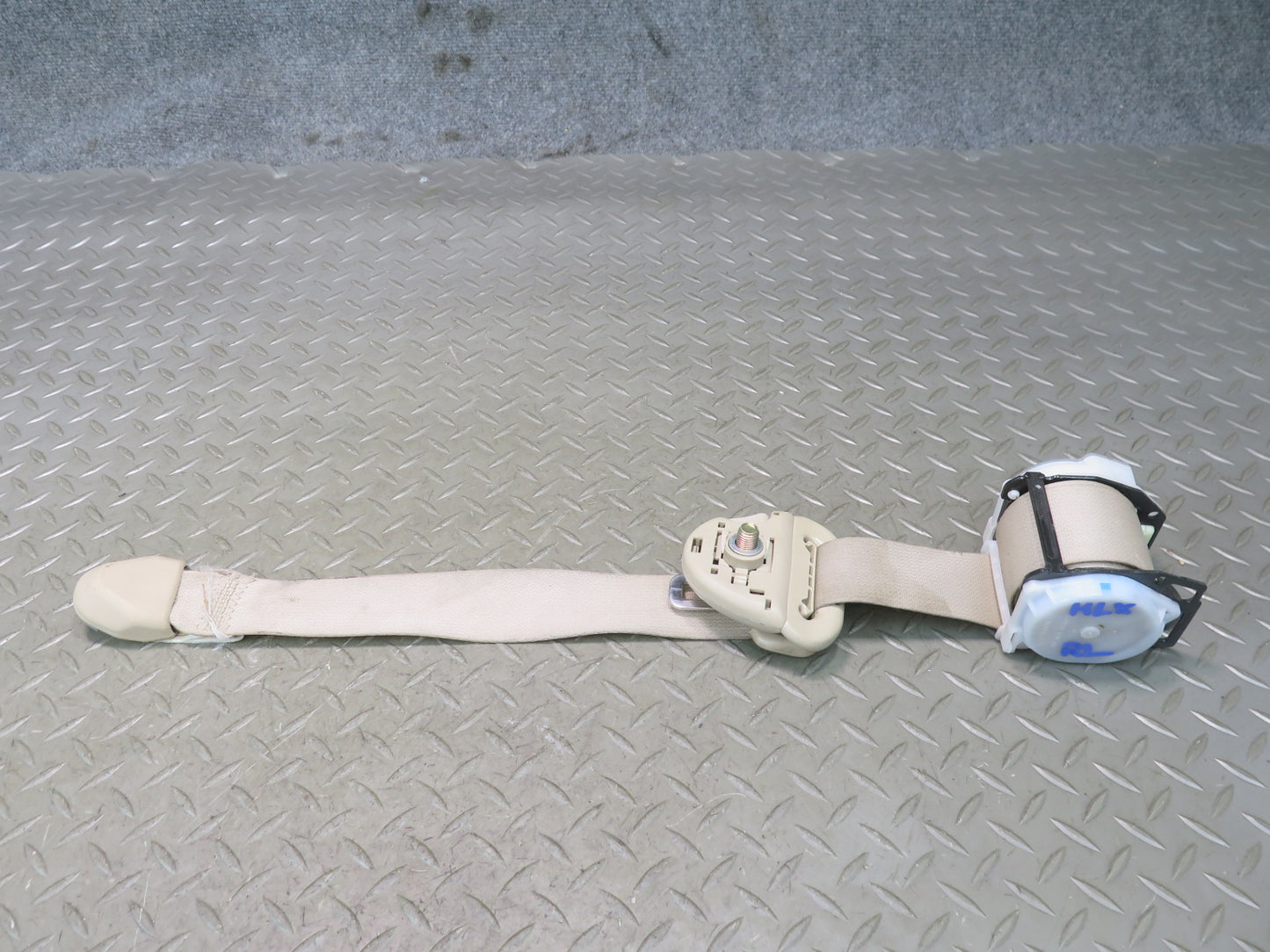 03-05 LEXUS LX470 REAR 2ND ROW RIGHT & LEFT SIDE SEATBELT RETRACTOR SET OEM