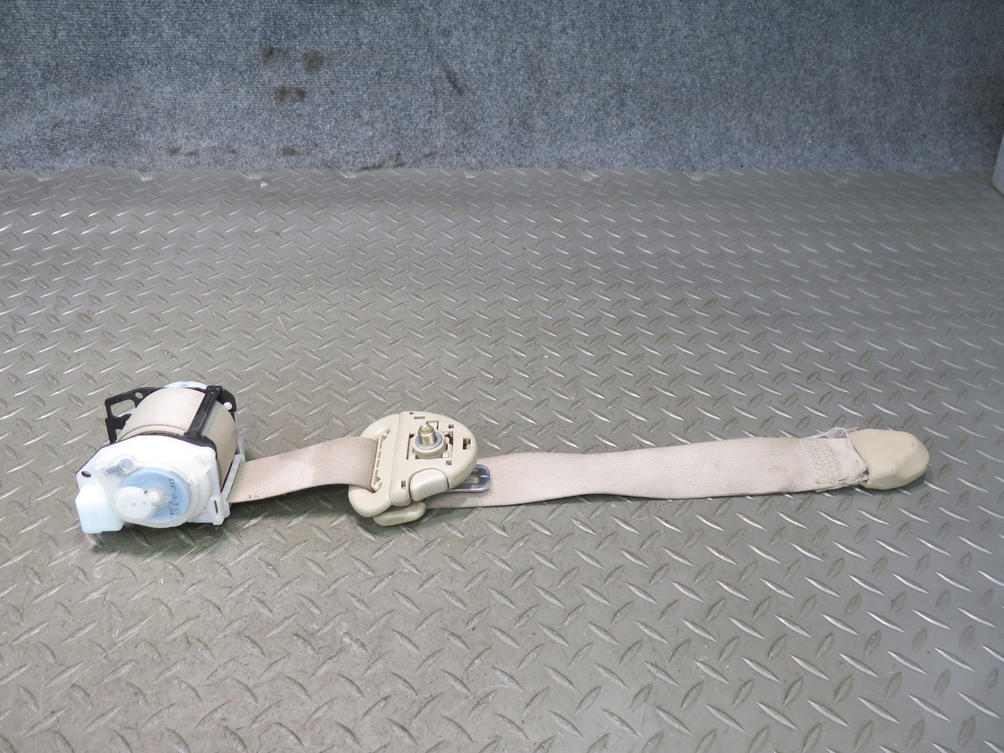 03-05 LEXUS LX470 REAR 2ND ROW RIGHT & LEFT SIDE SEATBELT RETRACTOR SET OEM