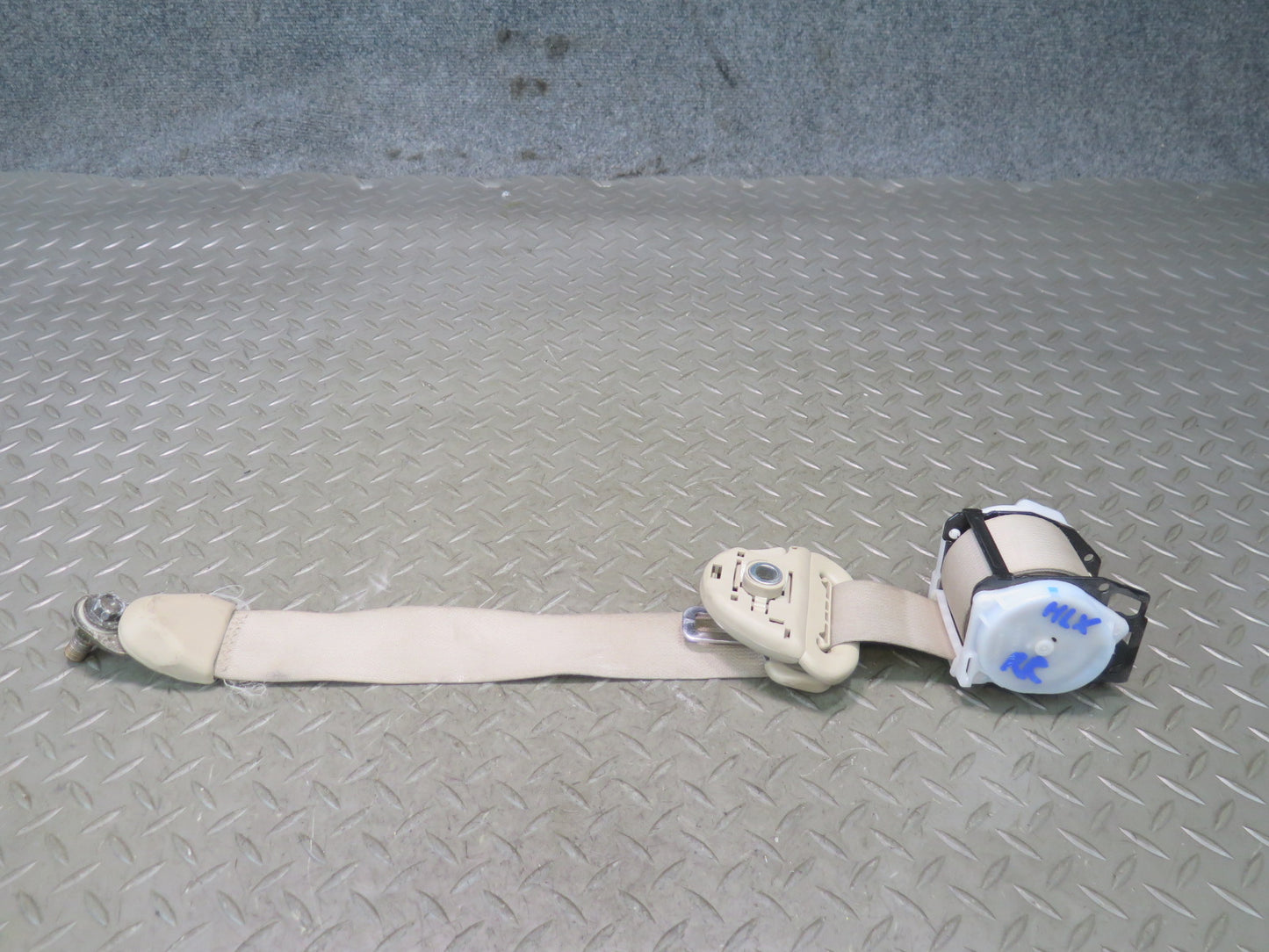 03-05 LEXUS LX470 REAR 2ND ROW RIGHT & LEFT SIDE SEATBELT RETRACTOR SET OEM
