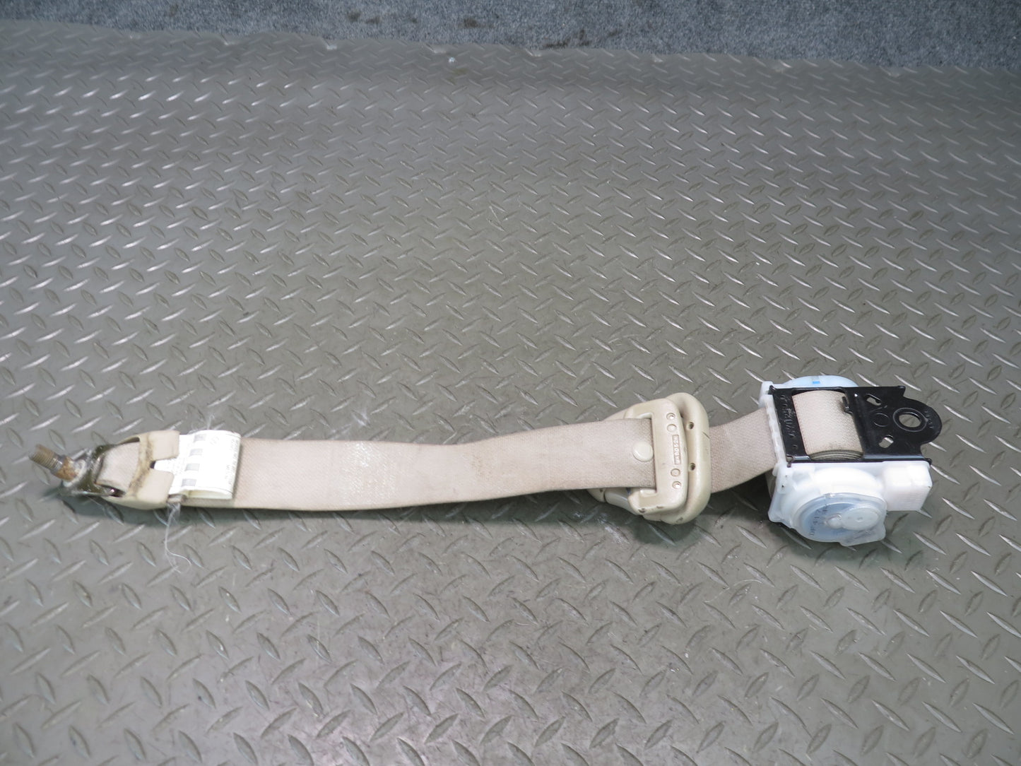 03-05 LEXUS LX470 REAR 2ND ROW RIGHT & LEFT SIDE SEATBELT RETRACTOR SET OEM