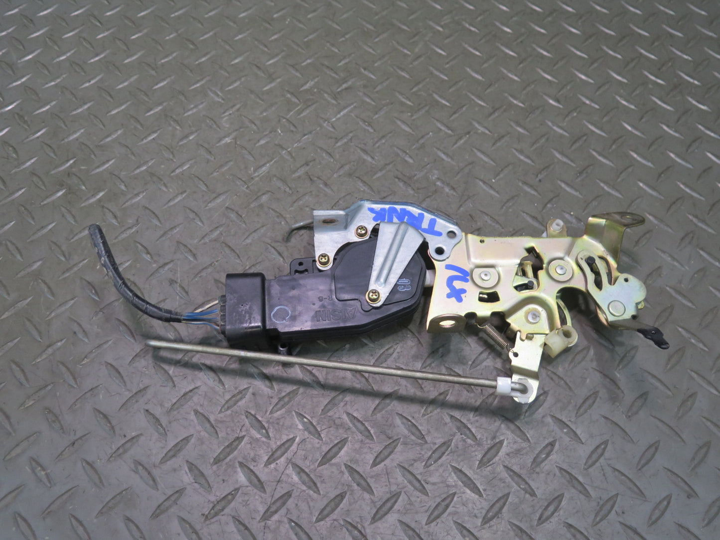 98-02 Lexus UZJ100L LX470 Rear Trunk Lid Glass Back Window Latch Lock Actuator