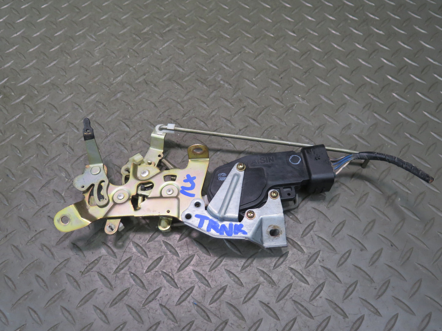 98-02 Lexus UZJ100L LX470 Rear Trunk Lid Glass Back Window Latch Lock Actuator