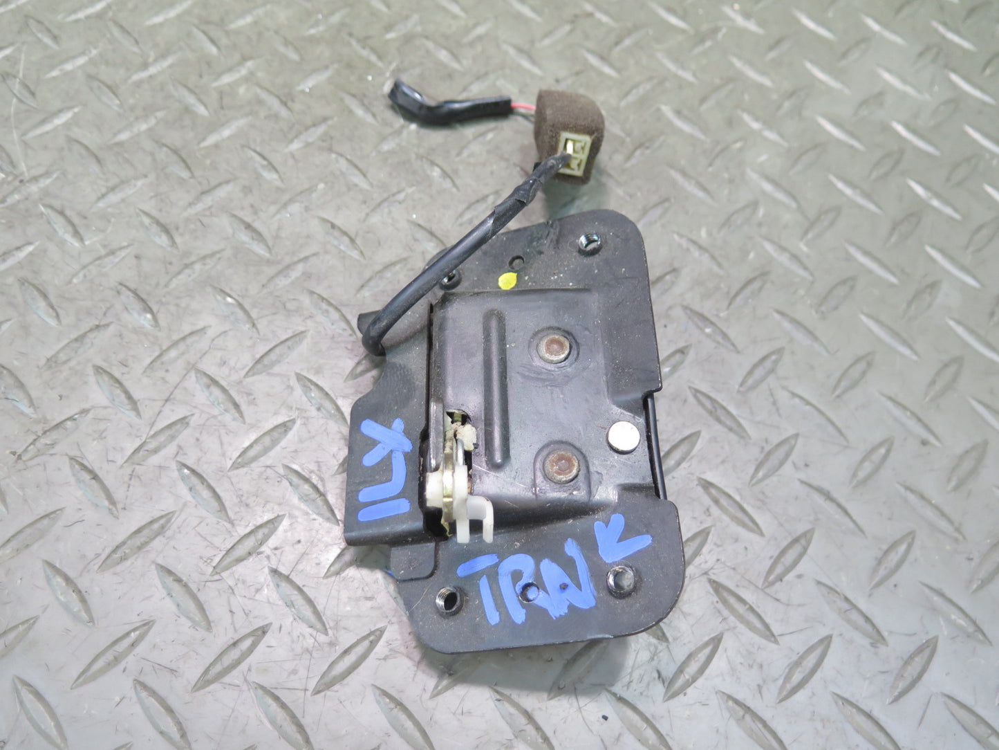 1998-2002 Lexus UZJ100L LX470 Rear Trunk Lid Liftgate Tailgate Upper Lock Latch