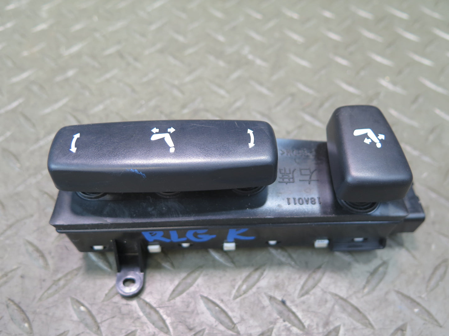 98-05 Lexus JZS160 GS300 GS430 Set of 2 Front Right Seat Adjustment Switch OEM