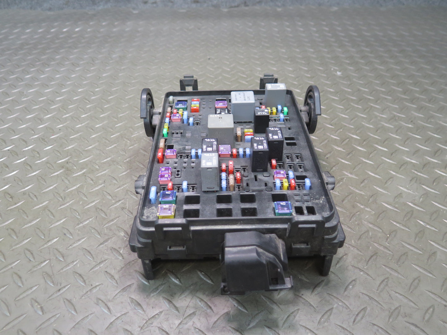 14-19 Chevrolet Corvette C7 Under Hood Engine Bay Fuse Relay Box Module OEM