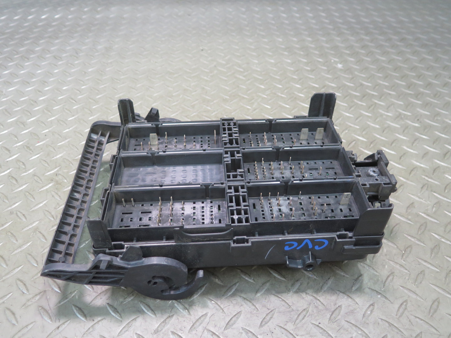 14-19 Chevrolet Corvette C7 Under Hood Engine Bay Fuse Relay Box Module OEM