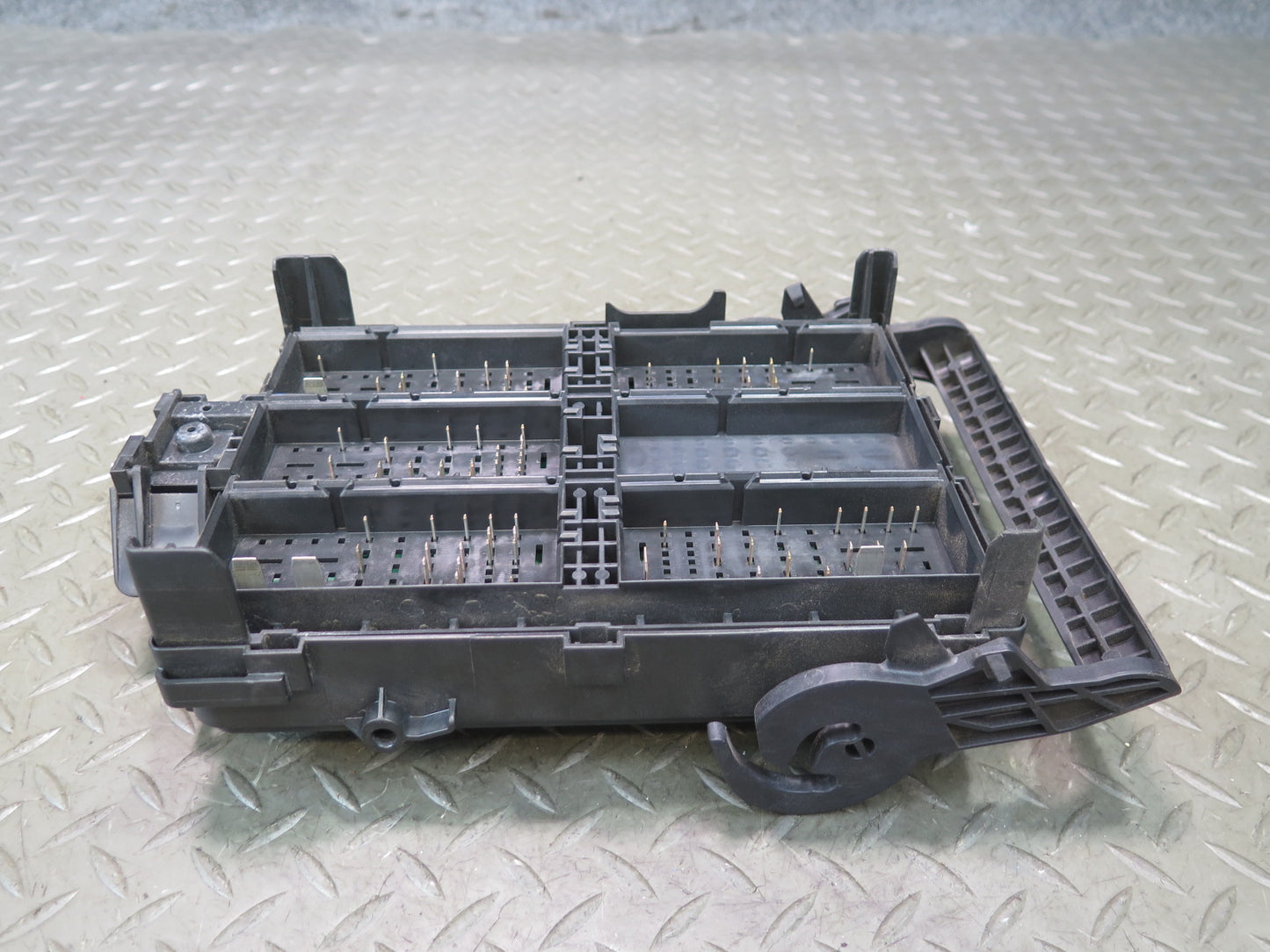 14-19 Chevrolet Corvette C7 Under Hood Engine Bay Fuse Relay Box Module OEM