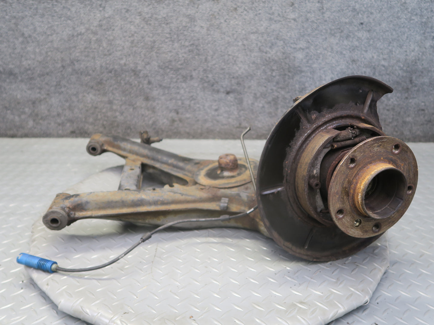 97-02 BMW E36/7 Z3 Rear Left Spindle Knuckle Wheel Hub Trailing Arm OEM