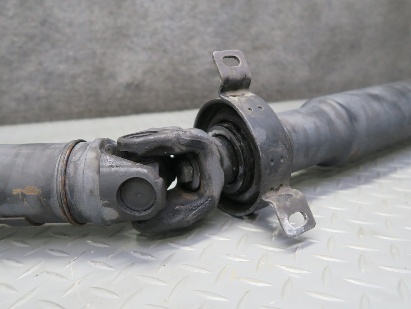 04-06 BMW E53 X5 AWD A/T Rear Driveshaft Drive Shaft 7549305 OEM