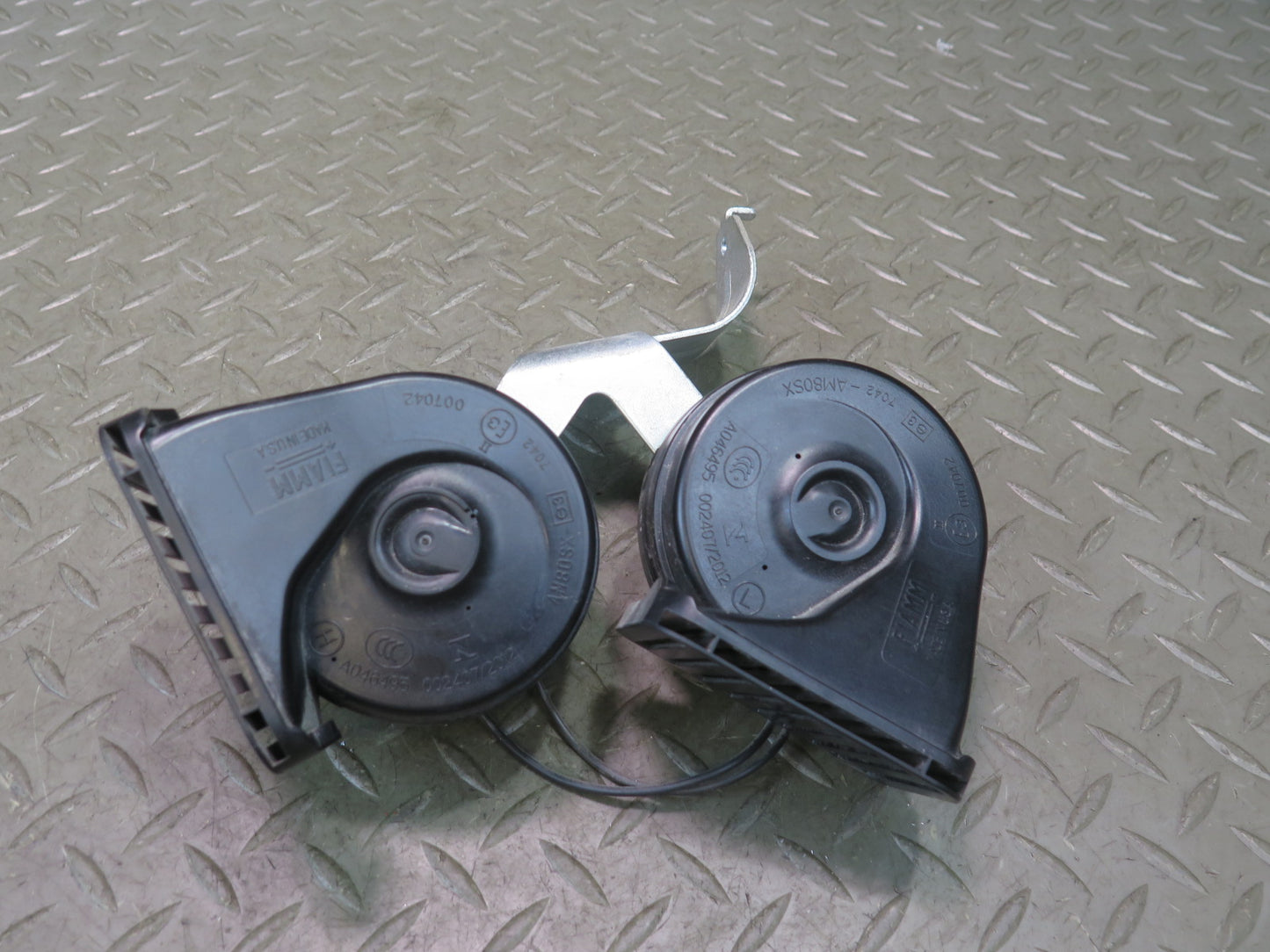14-19 Chevrolet Corvette C7 High & Low Tone Note Pitch Horn Signal Set OEM