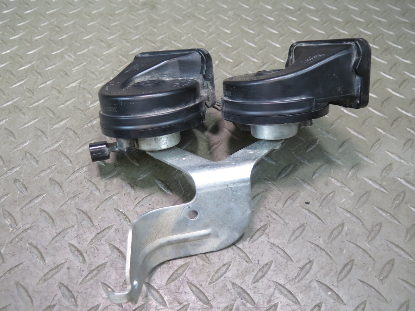 14-19 Chevrolet Corvette C7 High & Low Tone Note Pitch Horn Signal Set OEM