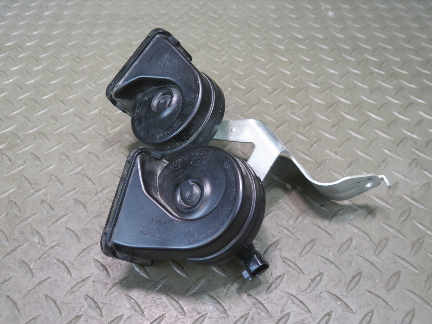 14-19 Chevrolet Corvette C7 High & Low Tone Note Pitch Horn Signal Set OEM