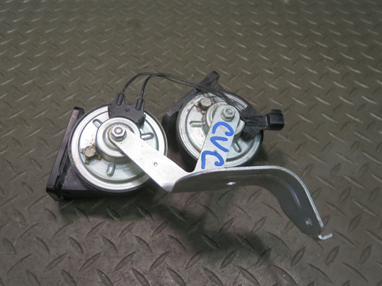 14-19 Chevrolet Corvette C7 High & Low Tone Note Pitch Horn Signal Set OEM