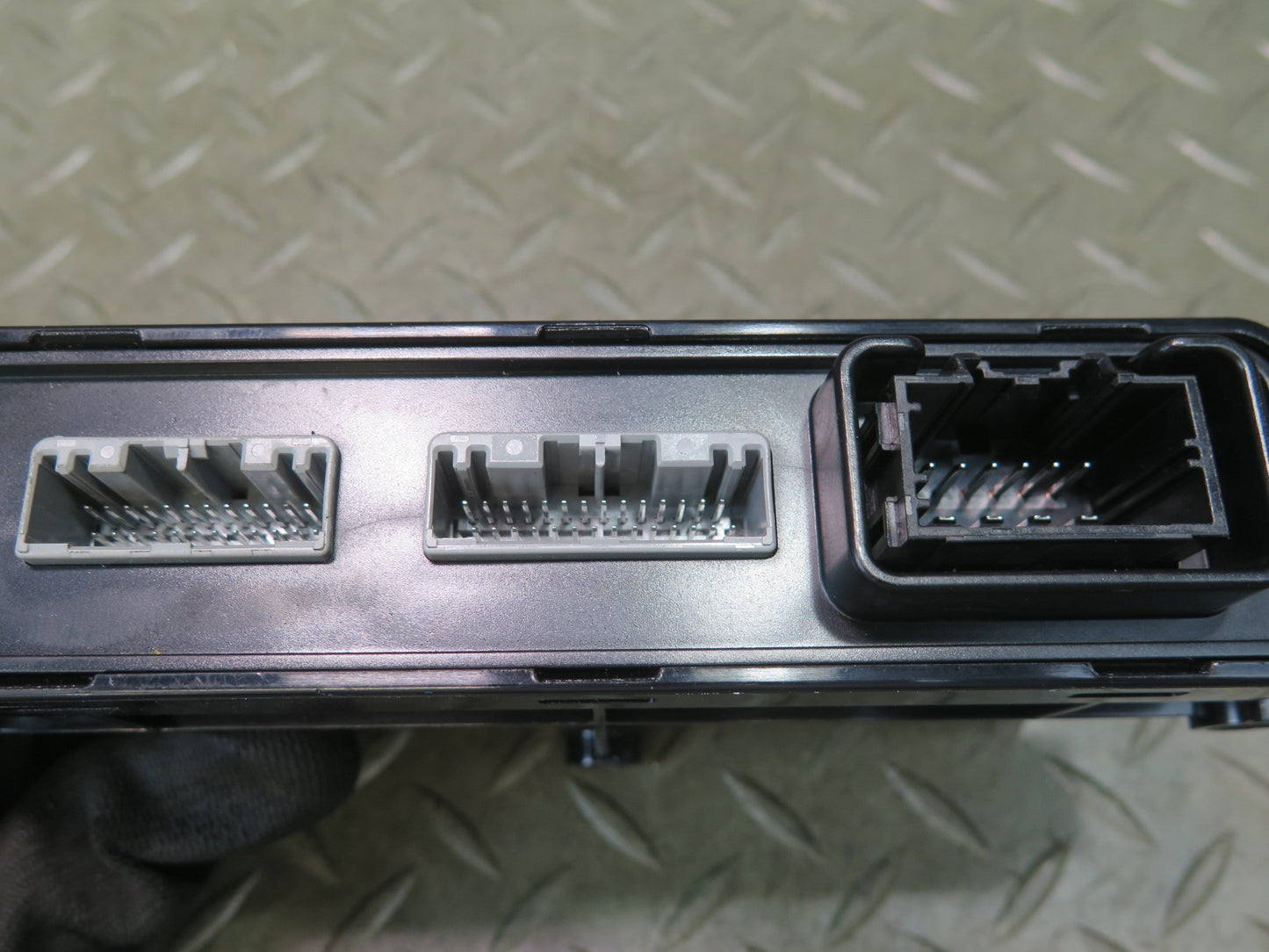 2016-2019 Tesla Model S 75D Front Left Driver Side Door Control Module Unit