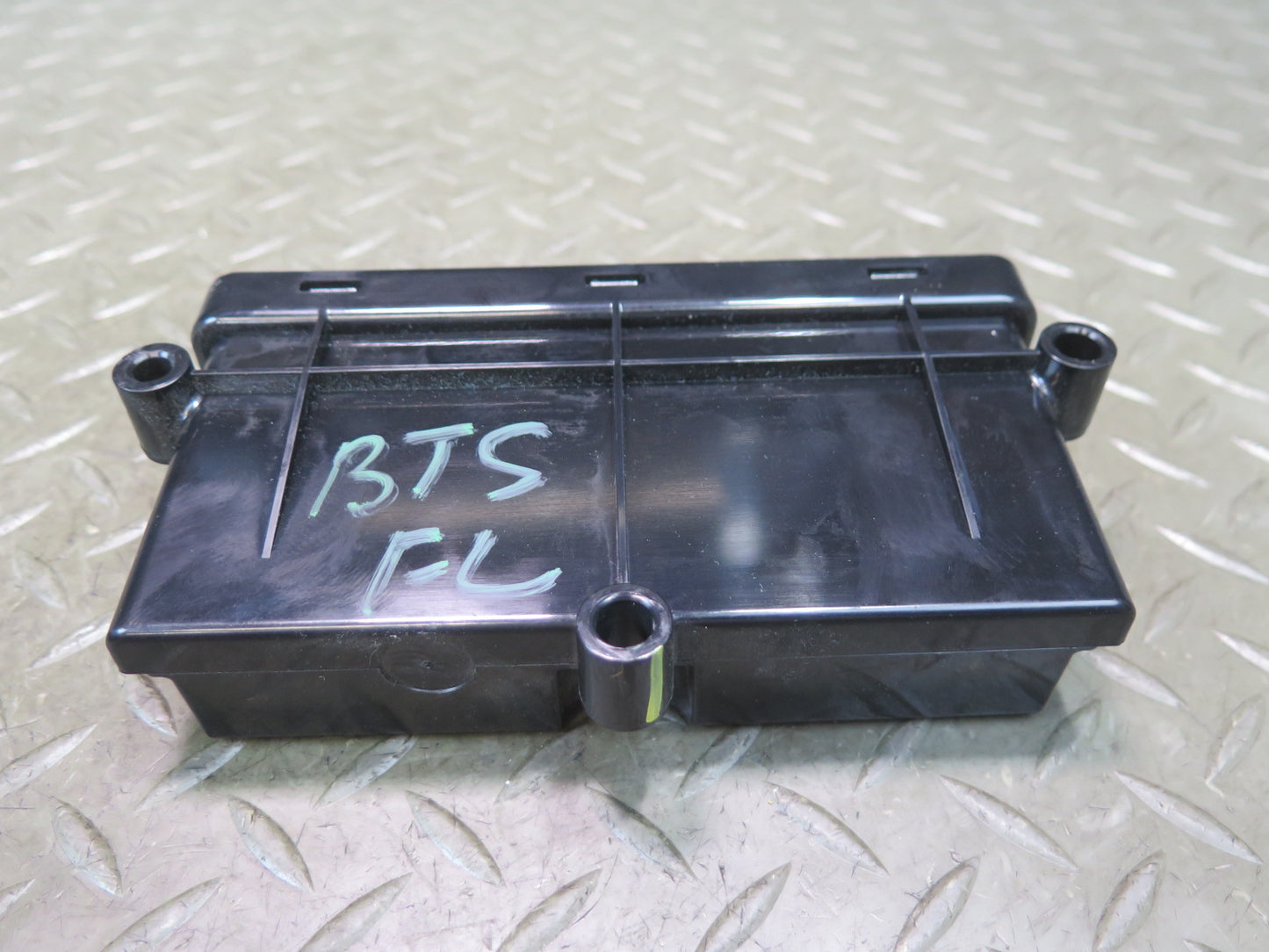 2016-2019 Tesla Model S 75D Front Left Driver Side Door Control Module Unit