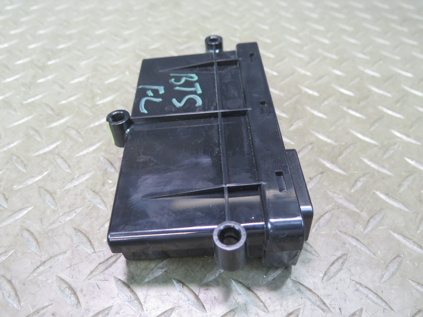2016-2019 Tesla Model S 75D Front Left Driver Side Door Control Module Unit