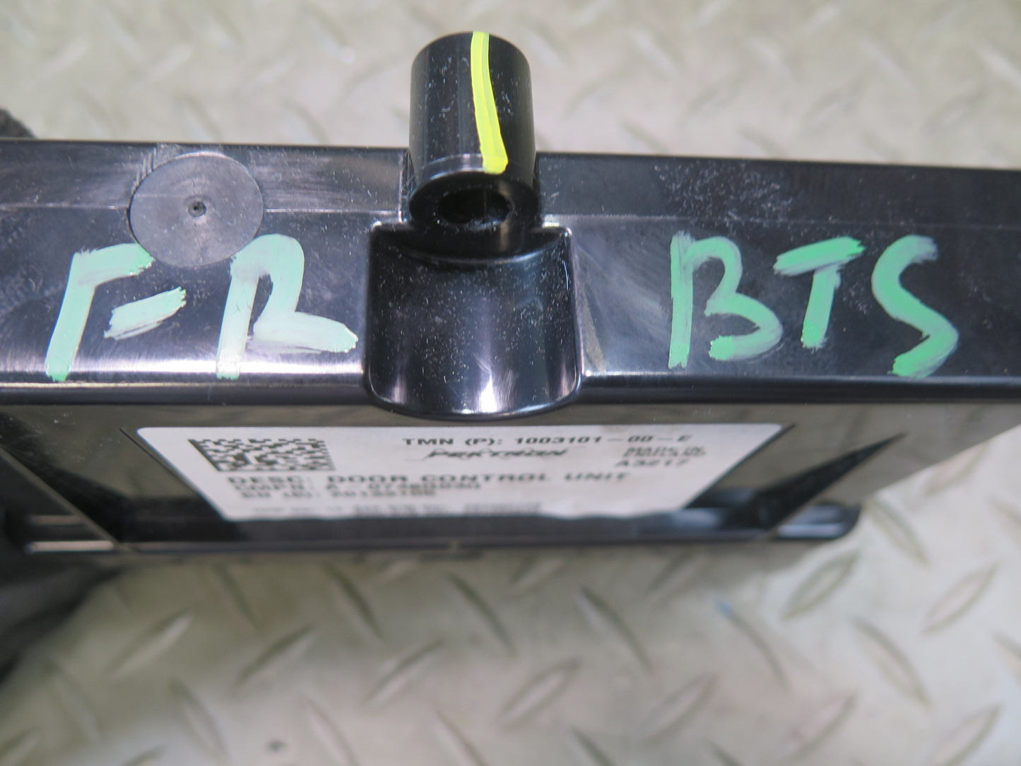 2016-2019 Tesla Model S 75D Front Right Pass Side Door Control Module Unit