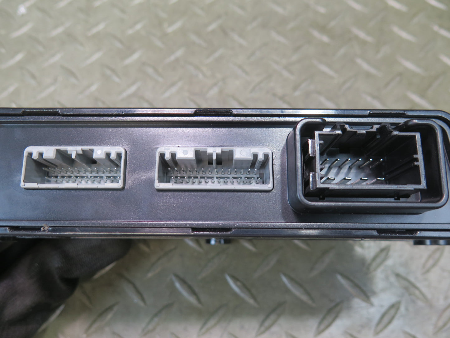 2016-2019 Tesla Model S 75D Front Right Pass Side Door Control Module Unit