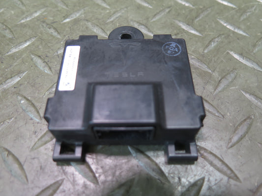 2016-2019 Tesla Model S 75D Front Left Side Door Handle Control Module Unit